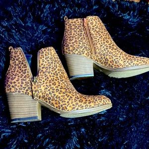 Tombstone Boutque ankle booties never been wore. Cute leopard print